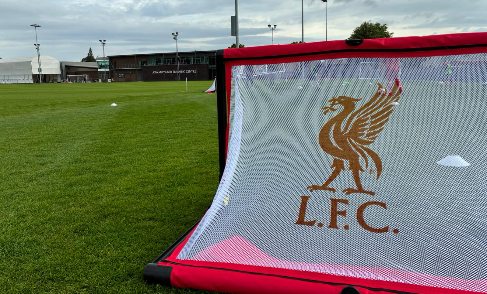 AXA Melwood Antrenman Merkezi'ndeki LFC antrenman kalesi